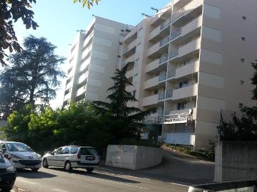 Grand T 2 proche TASSIN