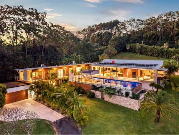 Grand Scale Byron Bay Hinterland Entertainer with Resort...