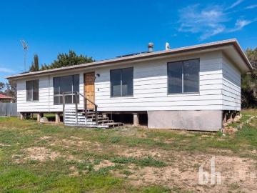 Great Value 3 Bed Home, a Renovator's Delight! Price...