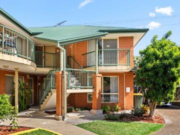 Great Condition in Well Kept Complex