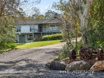 Greenglades 2 Original Homes, Sheds, Dam on 7.5 Acres...