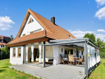 Grundsolides Zweifamilienhaus in Berglage: 223 m² Weite,...