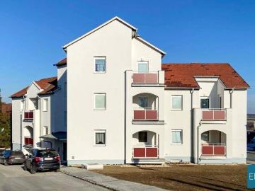 Gut geschnittene Familienwohnung im 1. OG mit Loggia