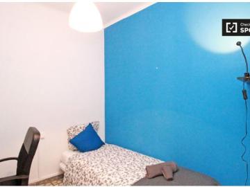 Habitación acogedora con llave independiente en un...
