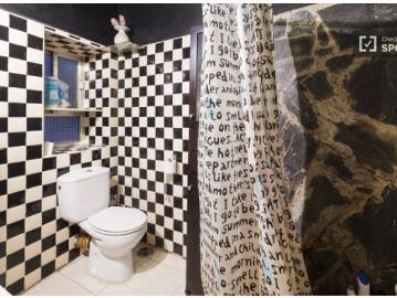 Habitación amueblada con llave independiente en el...