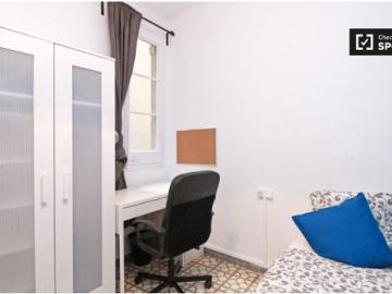 Habitación exterior con calefacción en apartamento de 4...
