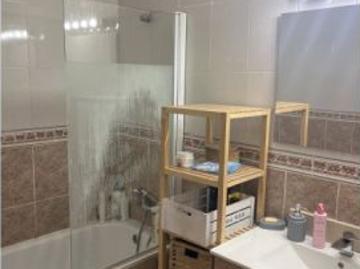 Habitación en piso compartido de 1 dormitorio en...