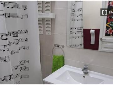 Habitación en piso compartido de 1 dormitorio en...