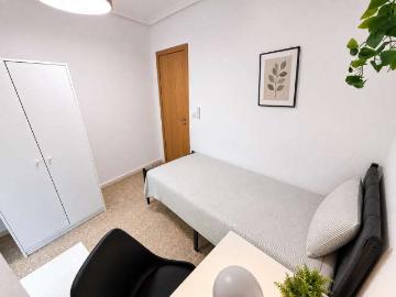 Habitación en piso compartido en En Corts, Valencia