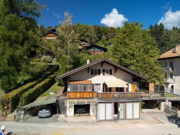 Haus mit zwei Wohnungen und atemberaubender Aussicht