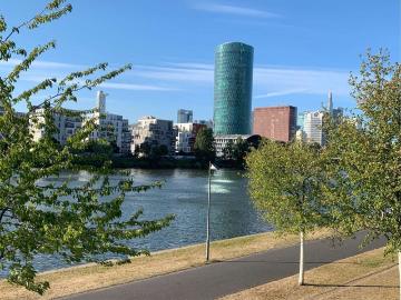 Haus zum Kaufen in Frankfurt 2.400.000,00 EUR 613 m²