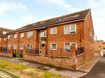 Henley Court, Brighton BN2 2 bed flat to rent £1,950 pcm...
