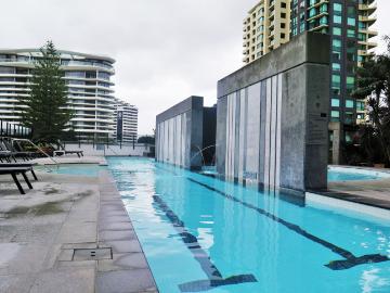 LUXURY FURNISHED APARTMENT IN THE HEART OF BROADBEACH!