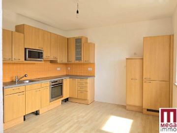 Helle 2 Zimmer Wohnung mit Loggia in zentraler Lage von...