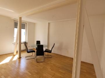 Helle 2 Zimmer Altbauwohnung mit Balkon in Stuttgart West