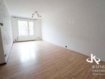Helle 2 Zimmerwohnung mit Blick in weitläufigen, grünen...