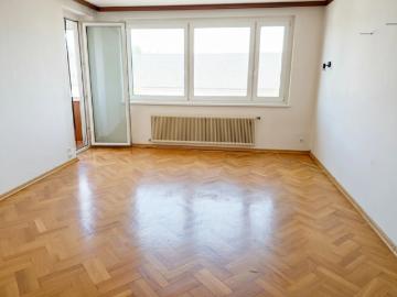 Helle 3 Raum Wohnung mit verglaster Loggia und Lift in...