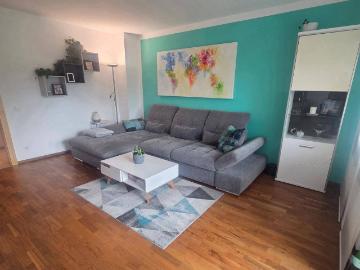 Helle 3 Zimmer Wohnung mit Balkon und Parkplatz in...