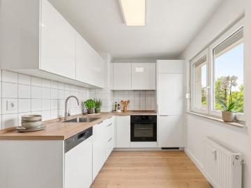 Helle und moderne 2. Zi. Wohnung mit Balkon + Stellplatz...