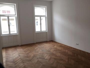 Helle Altbauwohnung