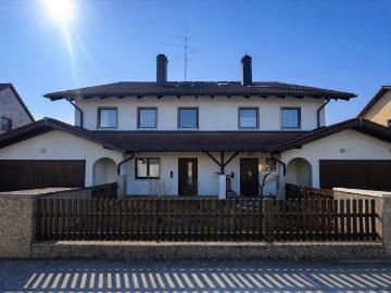 Helle Dachgeschosswohnung in bester Lage von Waldperlach