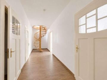 Helle Maisonettewohnung mit zwei Balkonen im...