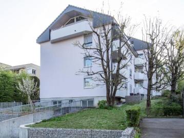 Helle, moderne Wohnung am Schloss Binningen