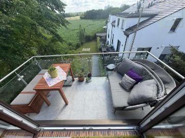 Helle schöne Dachgeschosswohnung mit Panorama Glasbalkon...