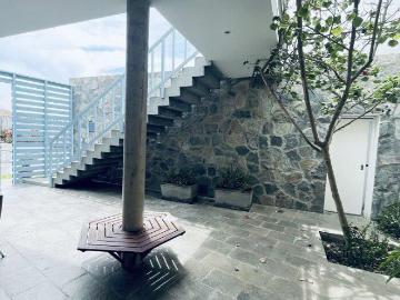 Hermosa casa de playa de 2 pisos en playa privada...