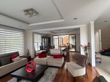 Hermosa casa en urbanización cerrada Quito. Sector El...
