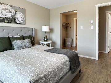 Hillcrest Village 2 Bedroom Apartment for Rent at 12809...