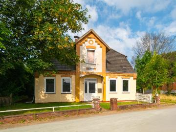 Historisches Einfamilienhaus mit 2 Wohnungen und großem...
