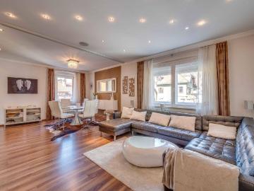 Historisches Wohnhaus mit Geschäftseinheit in...