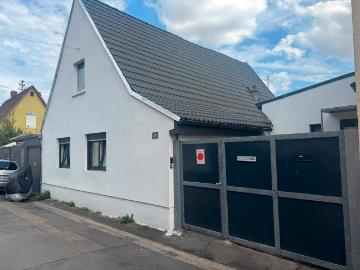Hochwertig Kernsaniertes Wohnhaus mit ausgebautem Anbau