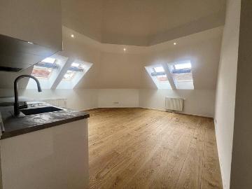 Hochwertig sanierte 3 Zimmer Dachgeschosswohnung im...