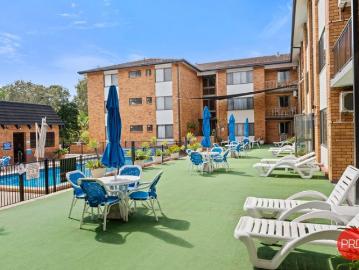 HOLIDAY LIVING, ALL YEAR ROUND. SECURE COMPLEX