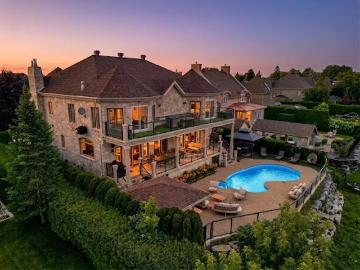 House with pool and garden