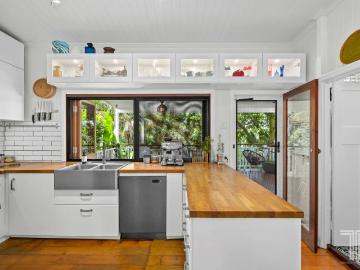 House 4 Bedroom For Rent Greenslopes QLD ES101583312