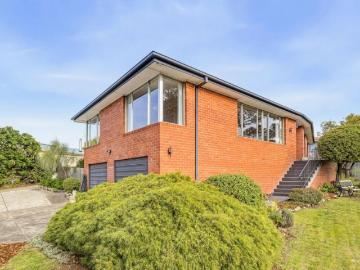 House 4 Bedroom For Rent Kingston, TAS ES104867572