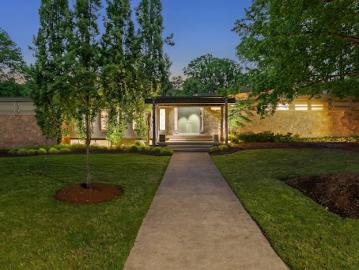 House with pool and garden