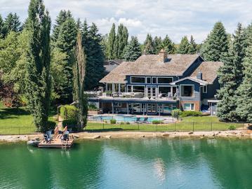 House with pool and garden