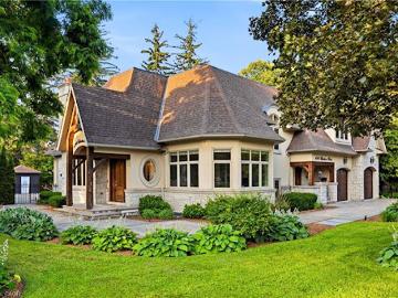 House with pool and garden