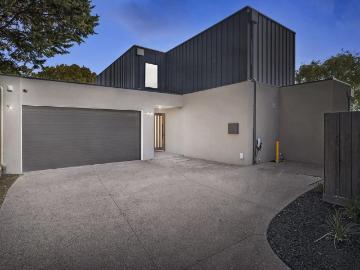 house 14a Hayes Avenue, Rosebud