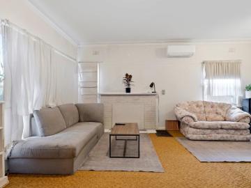 House 3 Bedroom For Rent Burwood VIC ES104917880