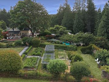 House with garden and terrace