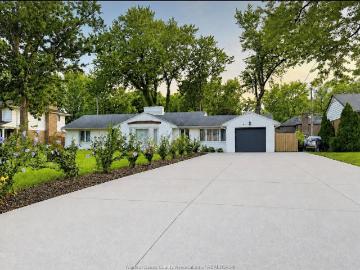 house for rent in 3549 Ouellette Windsor, Ontario