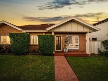 House like privacy meets beautifully renovated villa living