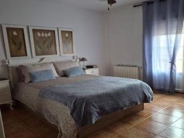INMOHOUSE VENDE CHALET CON PISCINA EN MOTILLEJA