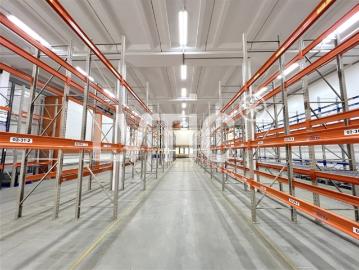 Industriegelände von 5500 m2 zu vermieten in der Nähe...
