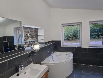 Junge Traumwohnung mit REICHLICH Platz!